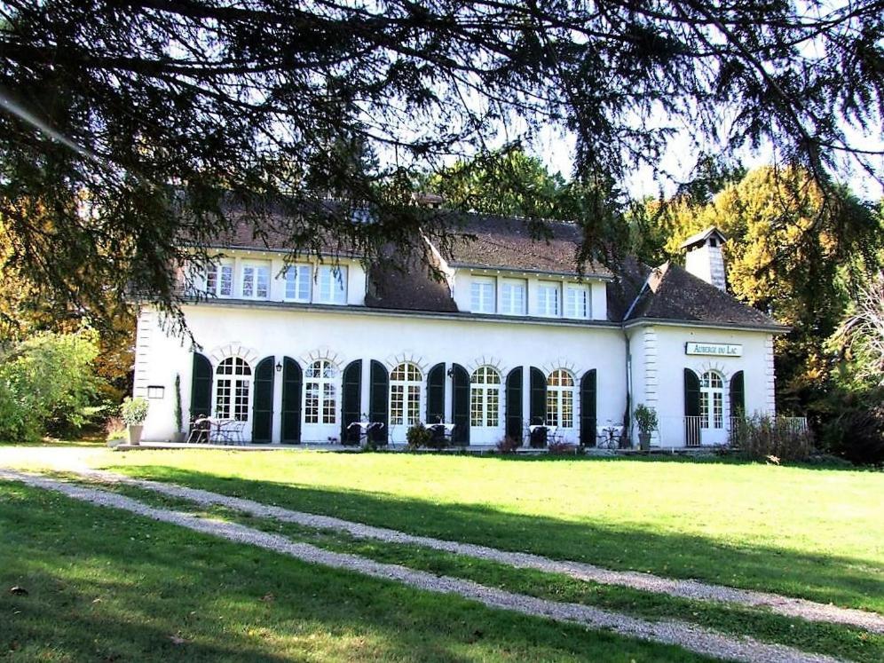 Auberge Du Lac De Mondon Mailhac-sur-Benaize Ngoại thất bức ảnh