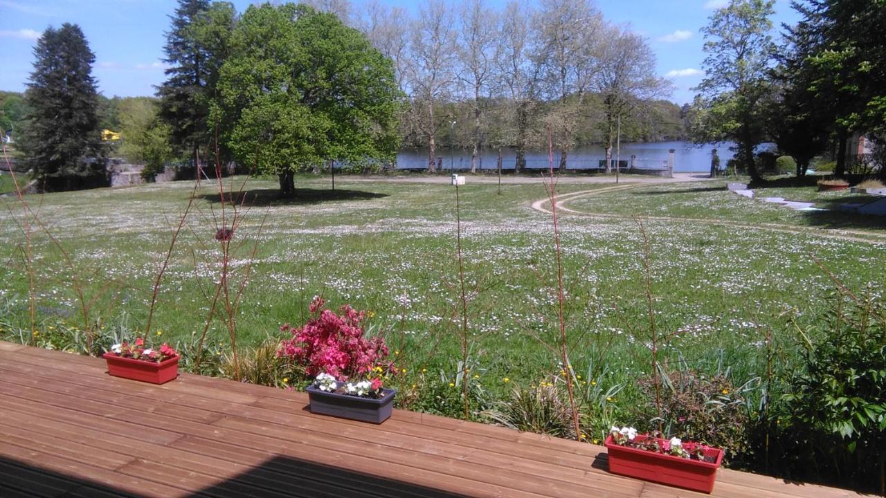 Auberge Du Lac De Mondon Mailhac-sur-Benaize Ngoại thất bức ảnh