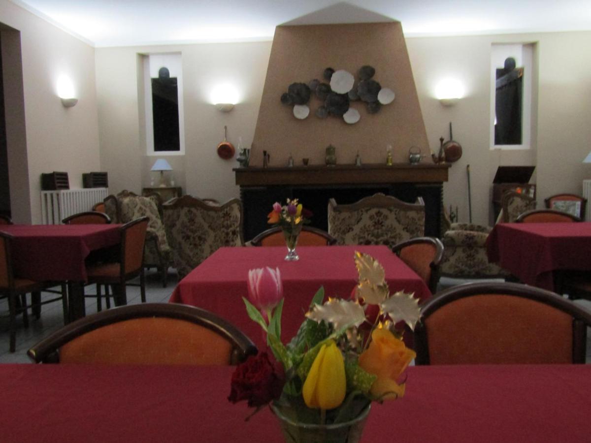 Auberge Du Lac De Mondon Mailhac-sur-Benaize Ngoại thất bức ảnh