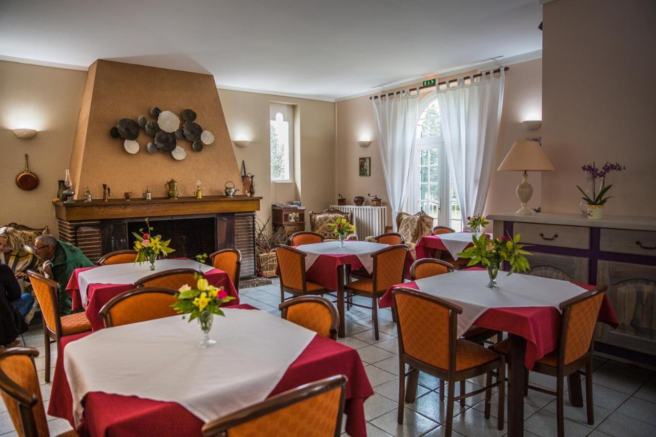 Auberge Du Lac De Mondon Mailhac-sur-Benaize Ngoại thất bức ảnh