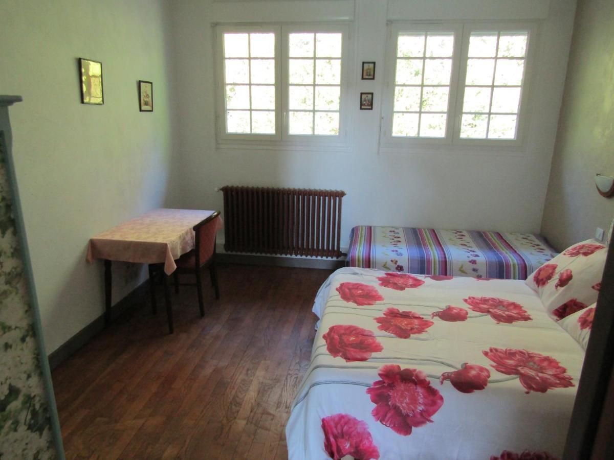 Auberge Du Lac De Mondon Mailhac-sur-Benaize Ngoại thất bức ảnh
